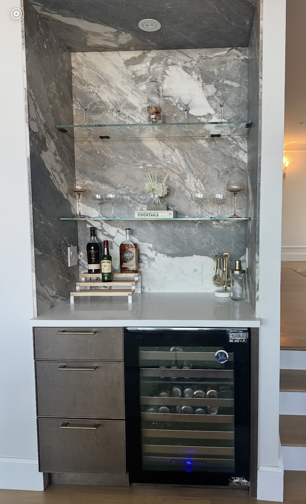 Stone-clad bar niche